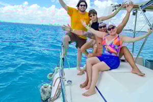 Cancún: Excursión en Catamarán a Isla Mujeres con Barra Libre de Bebidas