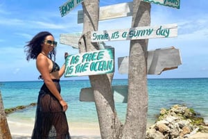 Cartagena: Cristal Beach Day Trip with Cocktail and Lunch