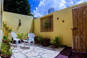 Casa privada con dos balcones