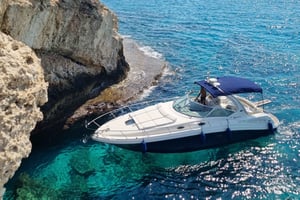 Ayia Napa: Tutustu Siniseen laguuniin ylellisellä SeaRay 375:llä.