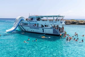 VON LATCHI: Blue Lagoon Akamas Cruise - große Wasserrutsche