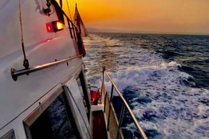 Larnaca: Kreuzfahrt bei Sonnenuntergang - Deep Blue Luxury Yacht