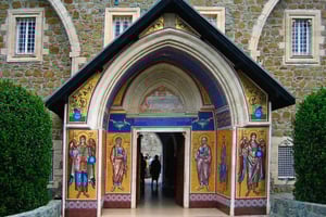 Limassol: Troodos, Kykkos Monastery, Omodos and Winery Tour