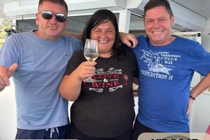 BLAUE LAGUNE WEIN UND GRILLBOOT