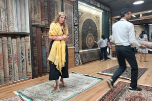 デリー：ランチ付き本格ショッピング トレイル 1 日ツアー