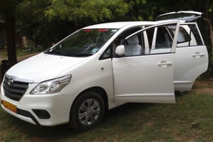 Delhi: Privat bilcharter med professionell förare