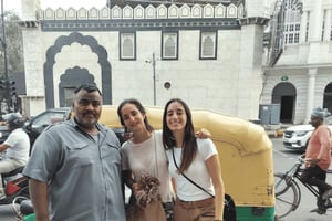 Delhi: Slum Community Tour with Lunch & Rickshaw Ride