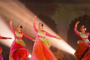 O Forte Vermelho de Deli: espetáculo de luz e som guiado à noite