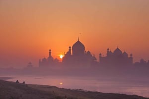 From Aerocity: Agra Tour with Taj Mahal Surnise & Agra Fort