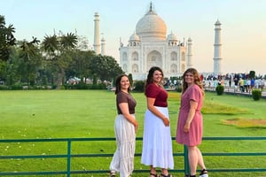 From Delhi: Sunrise Taj Mahal, Agra Fort & Baby Taj Day Tour