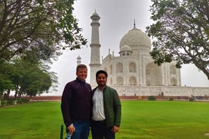 Depuis Delhi : Sunrise Taj Mahal & Agra Private Day Trip By Car (Excursion privée en voiture au lever du soleil au Taj Mahal et à Agra)