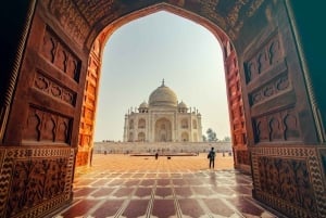 Au départ de Delhi : visite du Taj Mahal, d'Agra et de Mathura en voiture