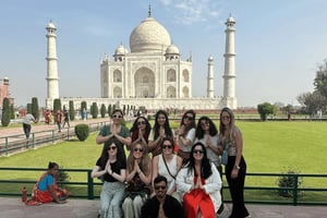 From Delhi: Taj Mahal Sunrise & Agra Fort Day Tour