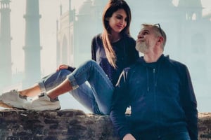 From New Delhi: Taj Mahal Sunrise and Agra Day Tour by Car