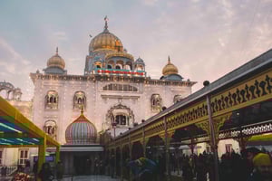 Tour de medio día por los Templos de Delhi con recogida y traslado incluidos