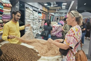 Expérience de shopping de luxe à Delhi avec une guide féminine