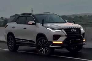 New Delhi Airport: One-Way Arrival and Departure Transfer