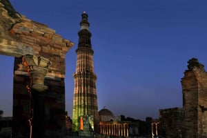New Delhi: Qutub Minar Light & Sound Show with Dinner