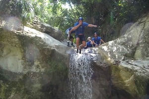 27 の滝: 乗馬付きジップ アンド スプラッシュ アドベンチャー