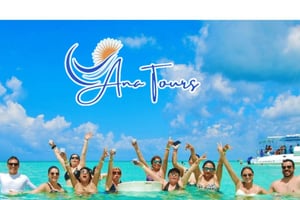 Wycieczka katamaranem na wyspę Saona z tropikalnym lunchem w formie bufetu