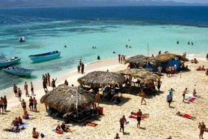 Z Puerto Plata: Cayo Arena – szybka łódź VIP i snorkeling