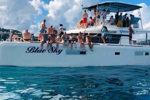 Puerto Plata: Fiesta en Catamarán con Snorkel y Barra Libre