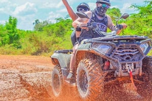 Aventura en quad en Punta Cana: tour por la playa y los cenotes con servicio de recogida