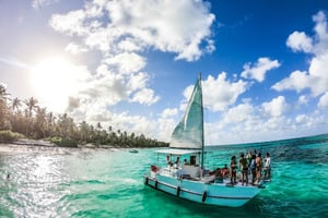 Punta Cana : Tour de groupe en catamaran avec boissons et collations