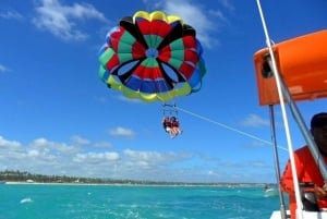 Punta Cana: Parasailingtur runt Bavarokusten: Cana Punta: Parasailingtur runt Bavarokusten