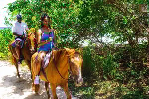 Punta Cana: Uvero Alto Beach Horseback Riding Tour