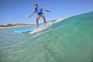 プンタ・カナ、マカオビーチで初心者向けサーフィンレッスンをご提供しております