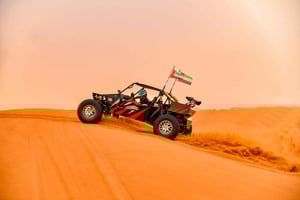 ドバイ：デューンバギーとサンドボードを楽しむ赤い砂丘プライベートツアー