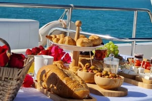 Demande en mariage de luxe sur un yacht à Dubaï