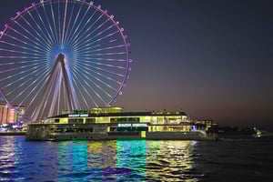 Dubai: Juleudgave af megayachten Desert Rose med middag