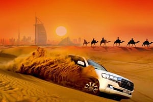 Dubaj: Pustynne safari, jazda na wielbłądzie, sandboarding i kolacja BBQ