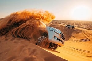 Dubaj: wieczorne safari na pustyni z kolacją w formie bufetu