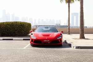 Дубай: аренда Ferrari F8 Spider на 1 день, без залога