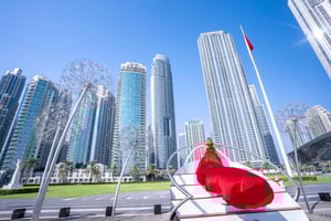 Dubai lentävät mekko Photoshooting kanssa punainen mekko