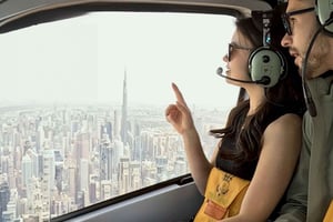 Dubaï : Excursion en hélicoptère, visite à pied de la vieille ville, Abra & Snacks