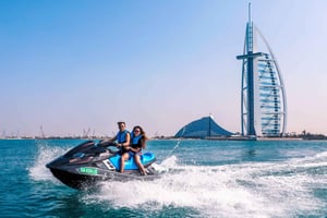 Dubai: Jetski, Burj Khalifa, Burj Al Arab, mehu, & Kuvia.