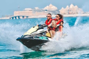 Dubai: Leje af jetski på Jumeirah Beach for op til 2 personer