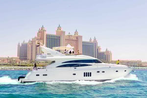 Dubai: Die Luxus-Yacht-Tour mit Live-Barbecue und Drinks