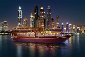 Crociera con cena e intrattenimento dal vivo a Dubai Marina (Al Wasl)