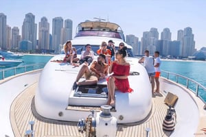 Dubai Marina: Luxus-Yacht-Tour mit Frühstück oder BBQ-Option