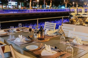 Dubai: Marina Premium Dinner Cruise with Unlimited Drinks