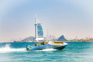 Dubai: Jumeirahin nähtävyyksien kiertoajelu: Marina Private Boat Tour & Palm Jumeirah Sightseeing