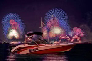 Dubai: New Year's Eve Private or Shared Fireworks Boat Tour