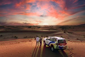 Dubai: Premium Sahara Camp-safari, kamelridning og sandboarding