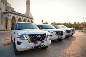 Privat leje af moderne SUV i Dubai med chauffør