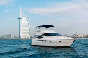 Dubai: Private Yacht Cruise with Option to Add Gourmet Food